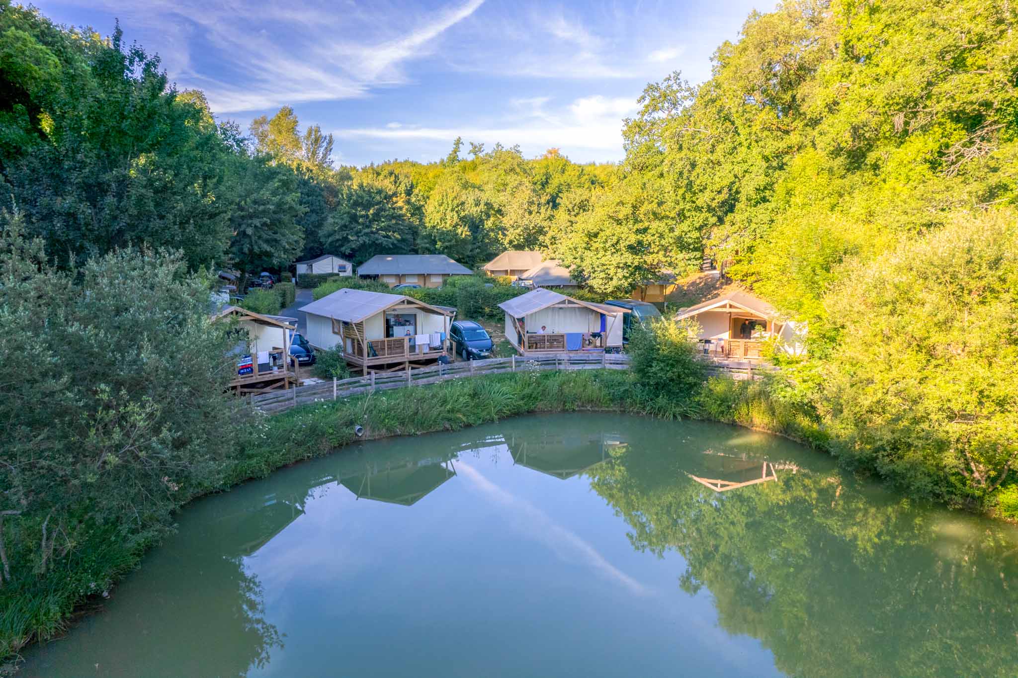 Camping Périgord noir avec étang privatif